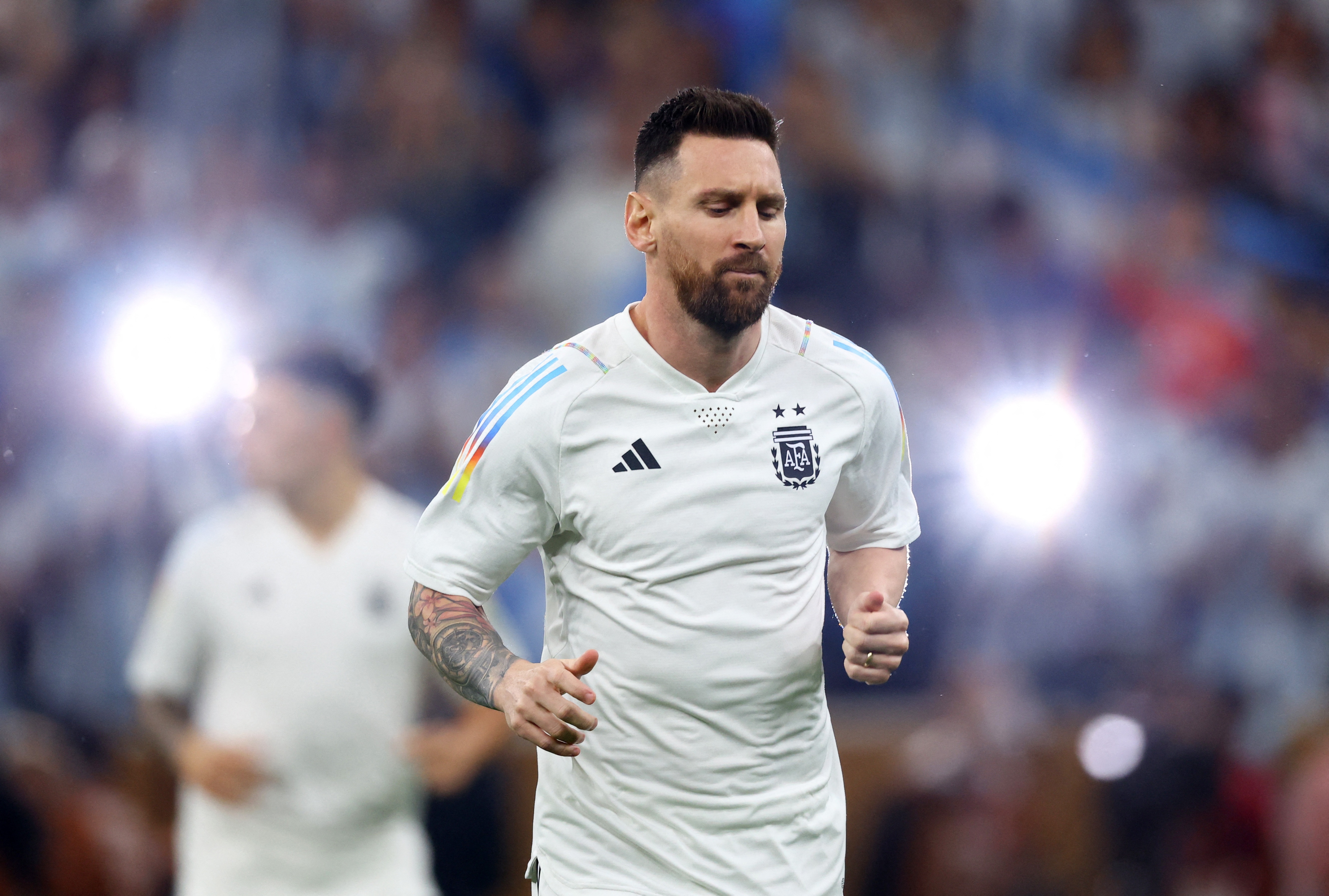 Thu ca cau thu Argentina va vo uong truoc tran dau hinh anh