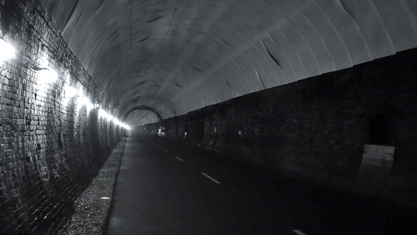 Ham duong sat bien thanh duong thu oto o Anh hinh anh