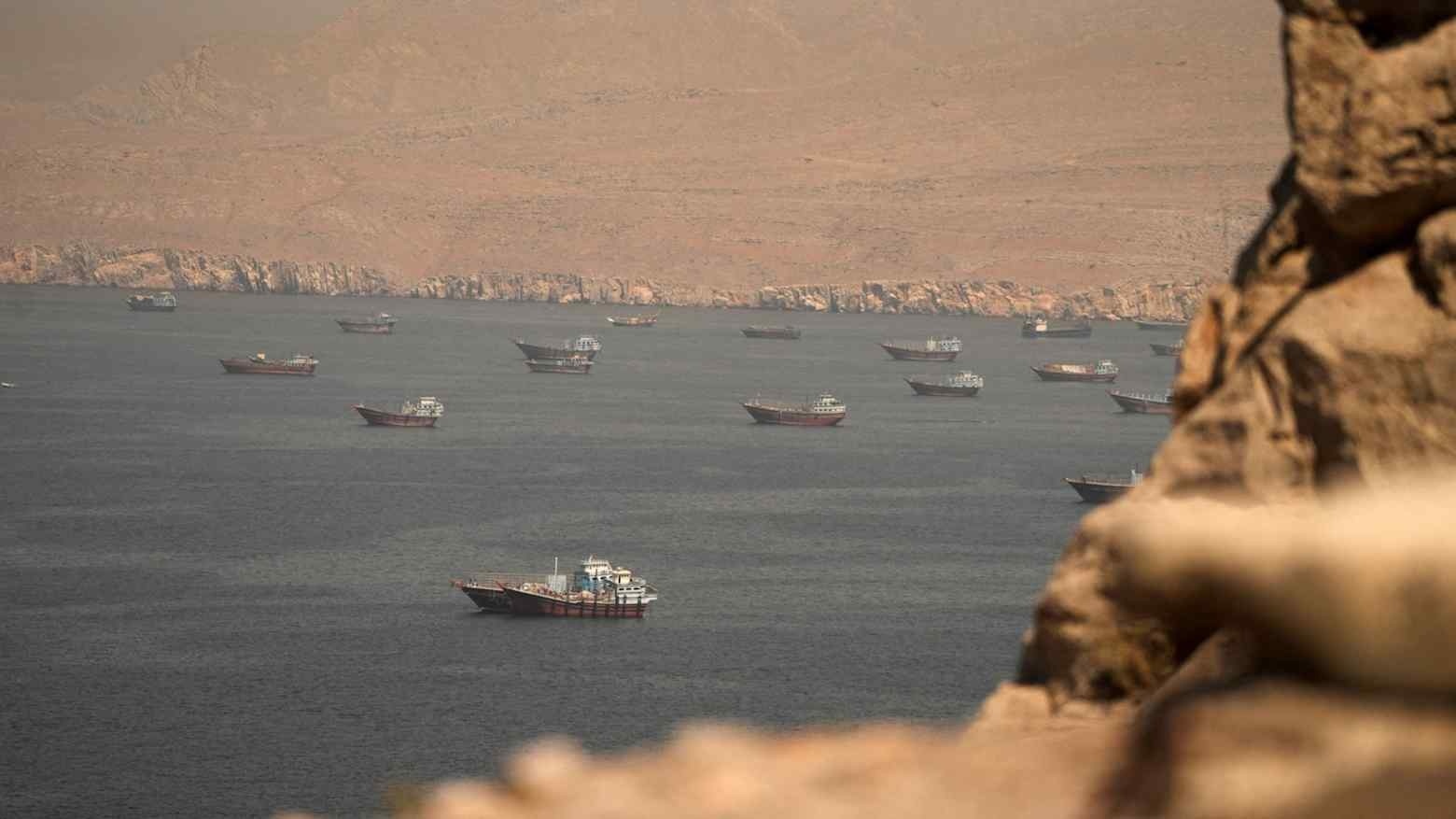Iran lai phong toa eo bien Hormuz hinh anh