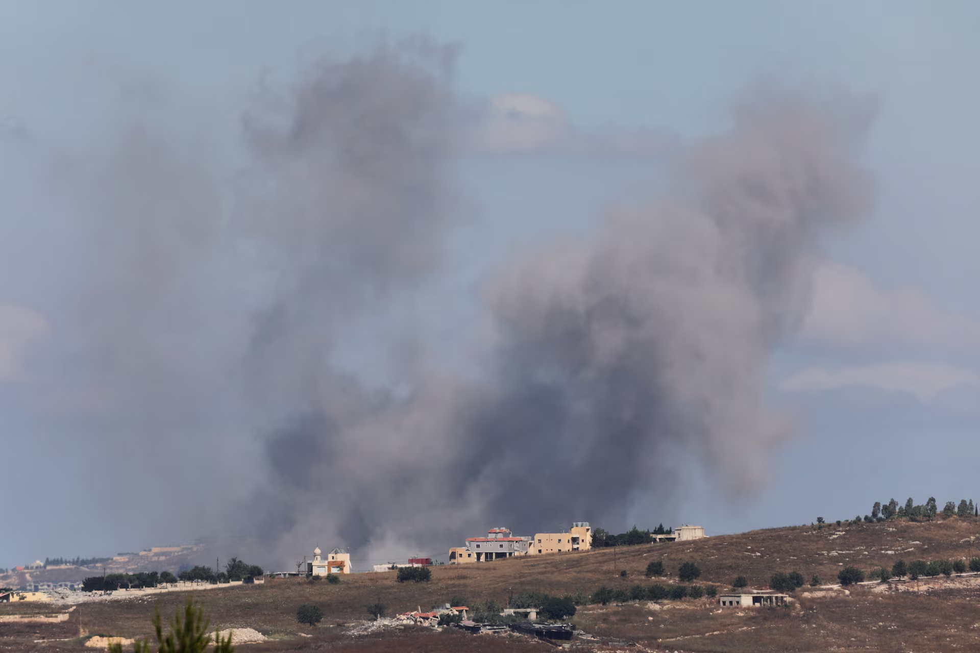 Israel va Hezbollah dat thoa thuan ngung ban hinh anh