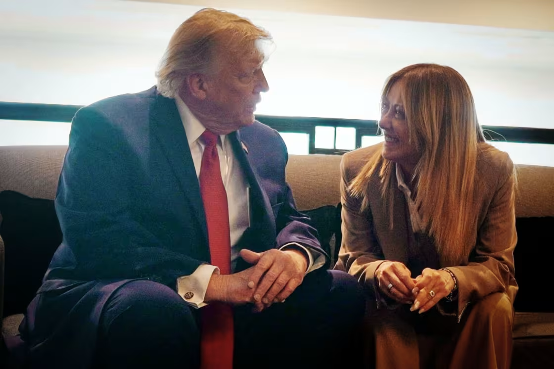 Ong Trump lai cong kich ba Meloni hinh anh