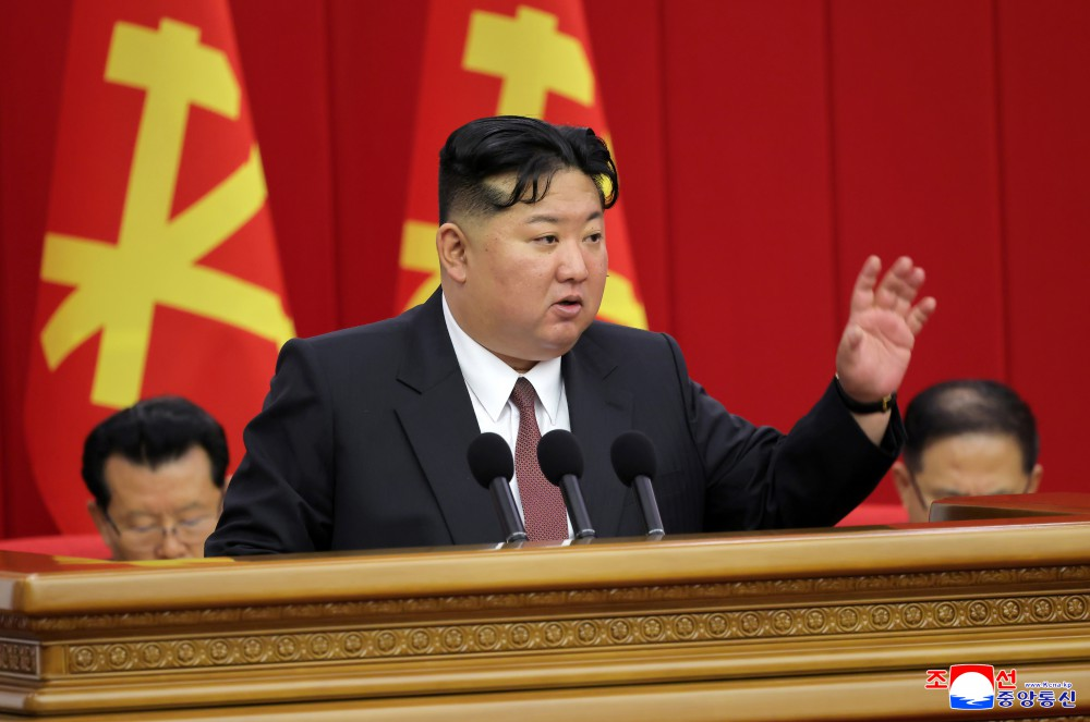 Ong Kim Jong Un ra lenh tang cuong suc manh quan su hinh anh