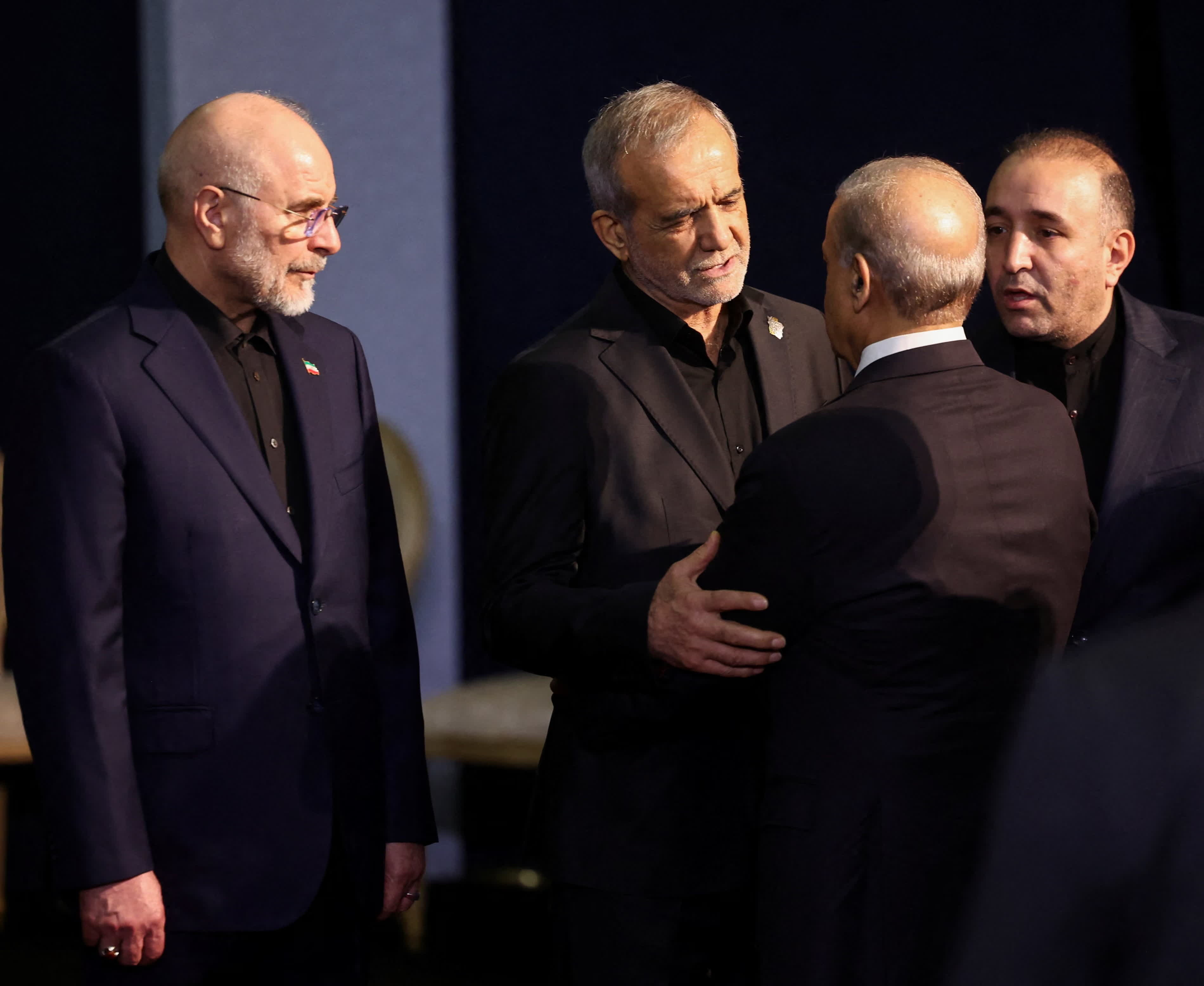 Ong Medvedev den tien biet co Lanh tu Toi cao Iran hinh anh