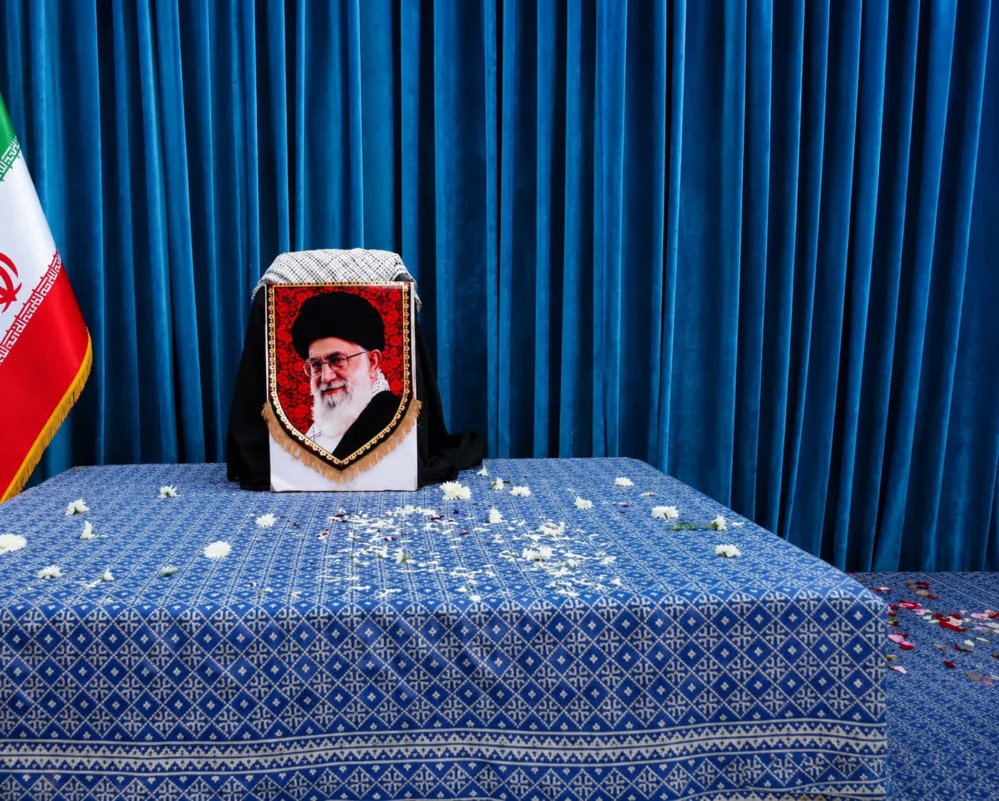 Iran,  Ali Khamenei,  le vieng anh 1