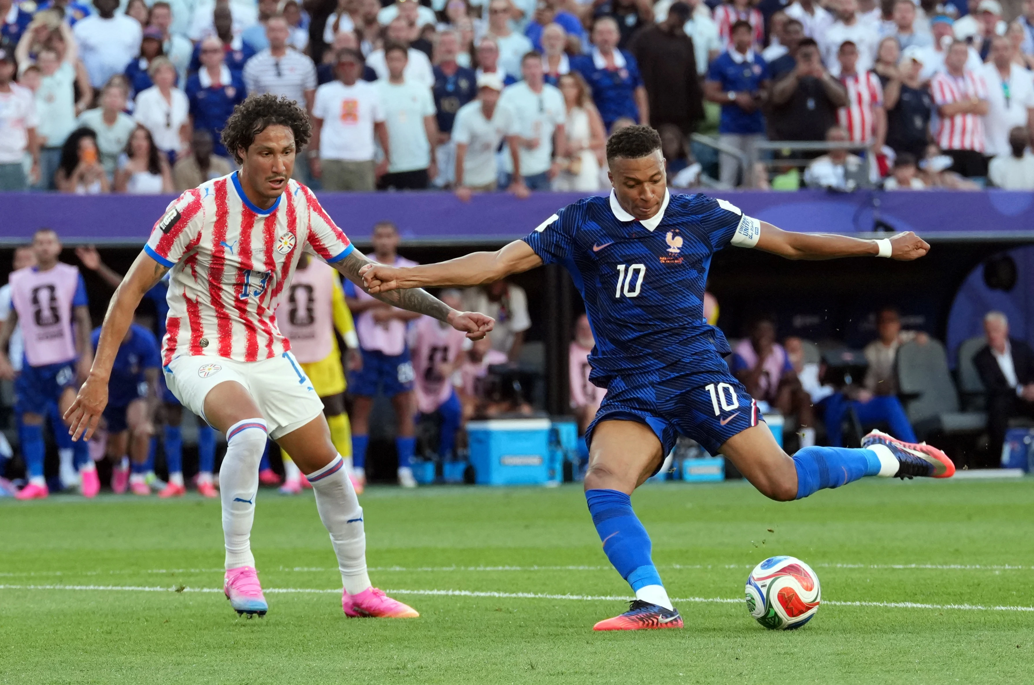 Mbappe chi trich nghi si Paraguay sau phat ngon miet thi hinh anh