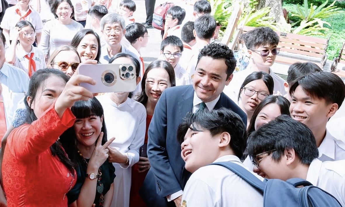 TP.HCM trong mat Tong Lanh su Phap: Nang dong va day khat vong hinh anh