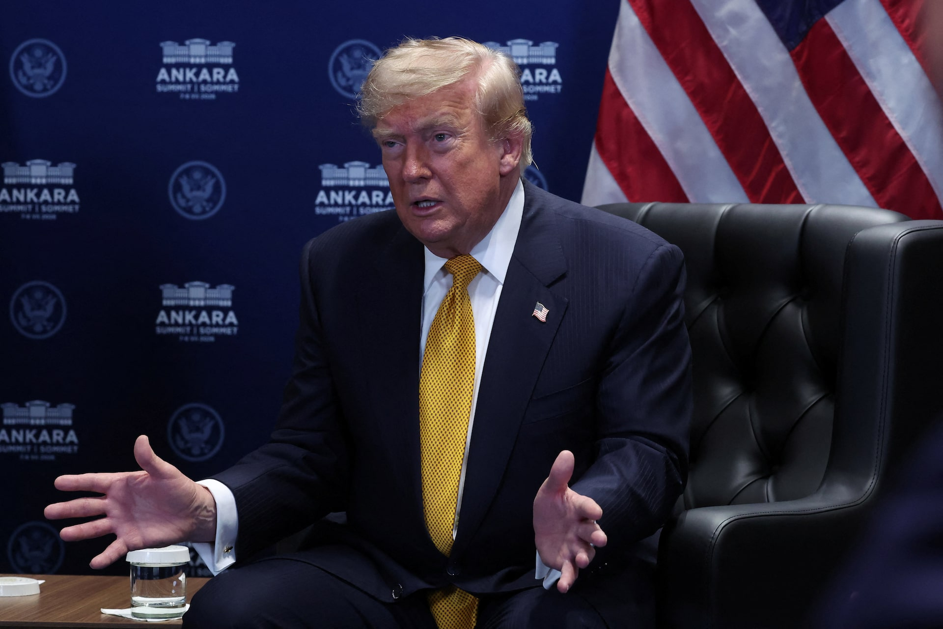 Ong Trump doa tan cong dao Kharg vao dem nay hinh anh