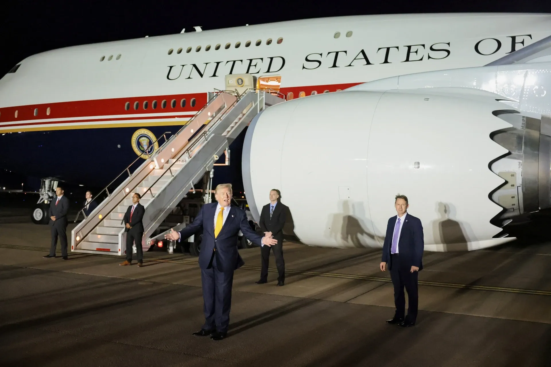 Không lực Một mới của ông Trump lộ điểm yếu