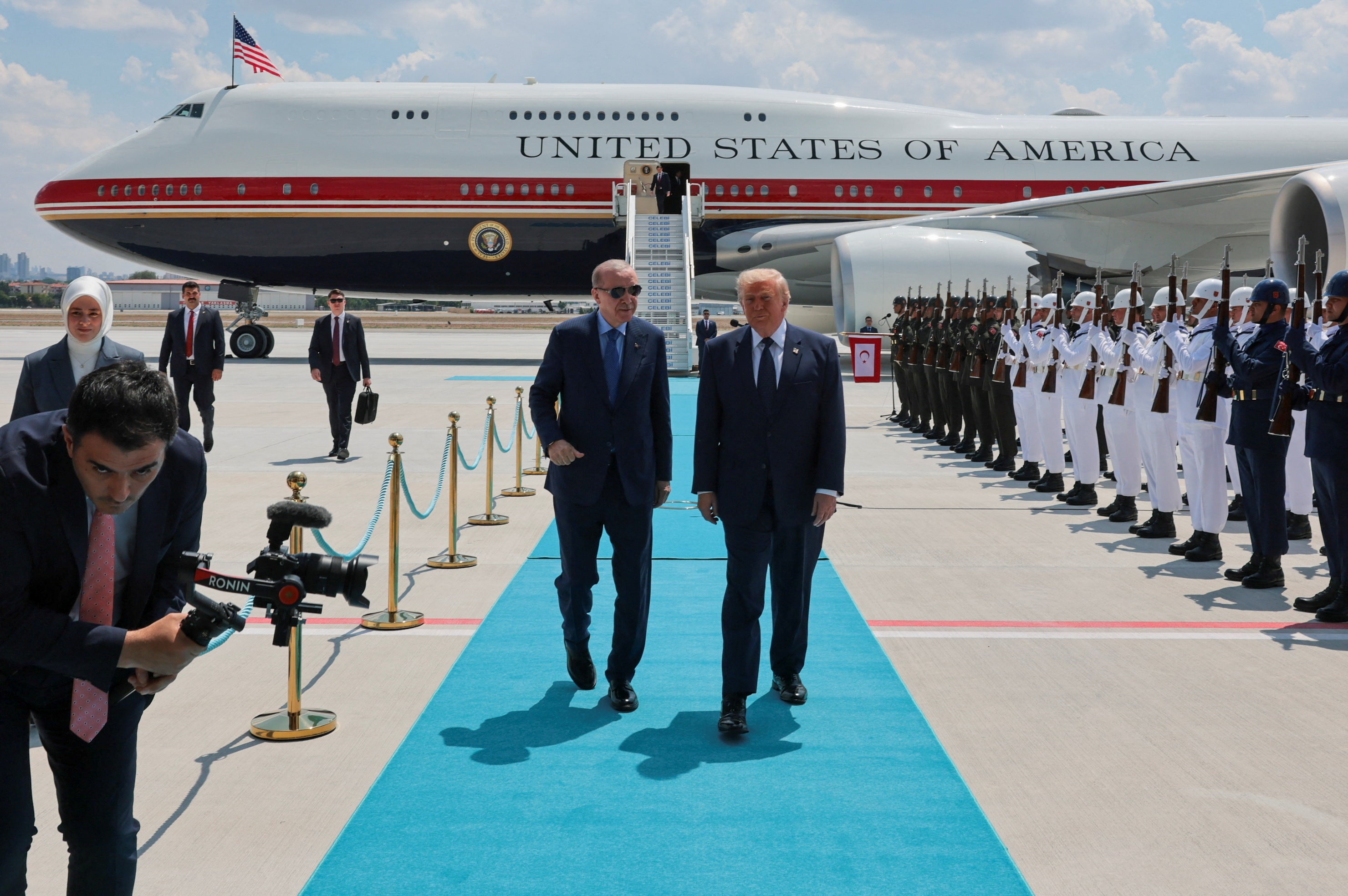 Không lực Một mới của ông Trump lộ điểm yếu