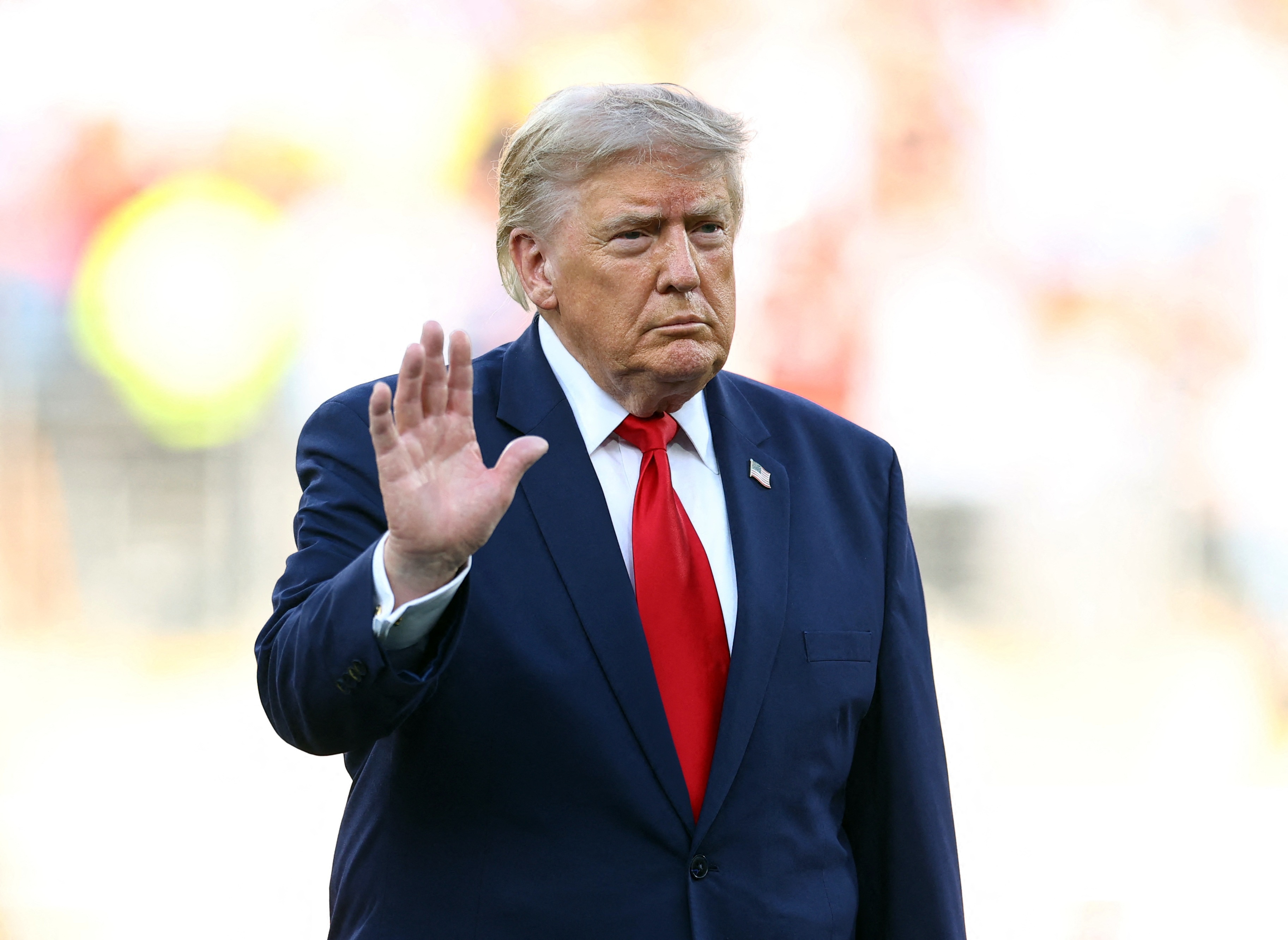 Tổng thống Trump tiếp tục gây áp lực lên Canada về cháy rừng