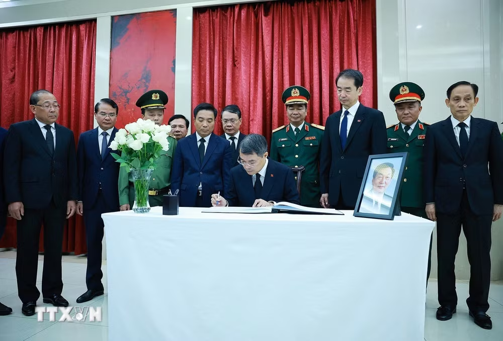 Thủ tướng Lê Minh Hưng viếng nguyên Thủ tướng Trung Quốc Chu Dung Cơ