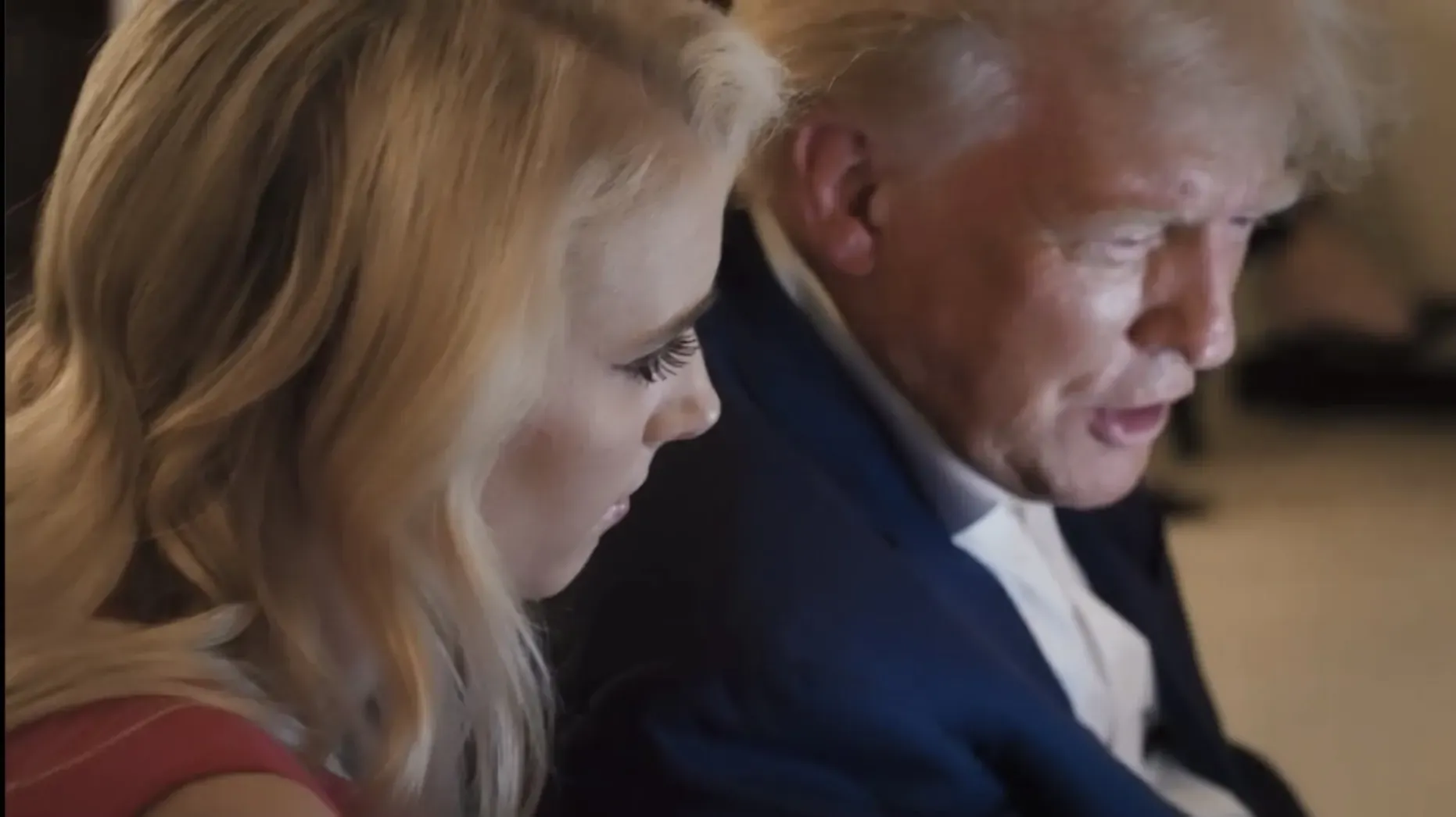 ‘Người bảo vệ và che chở tôi’ - nữ thư ký viết thư cho ông Trump