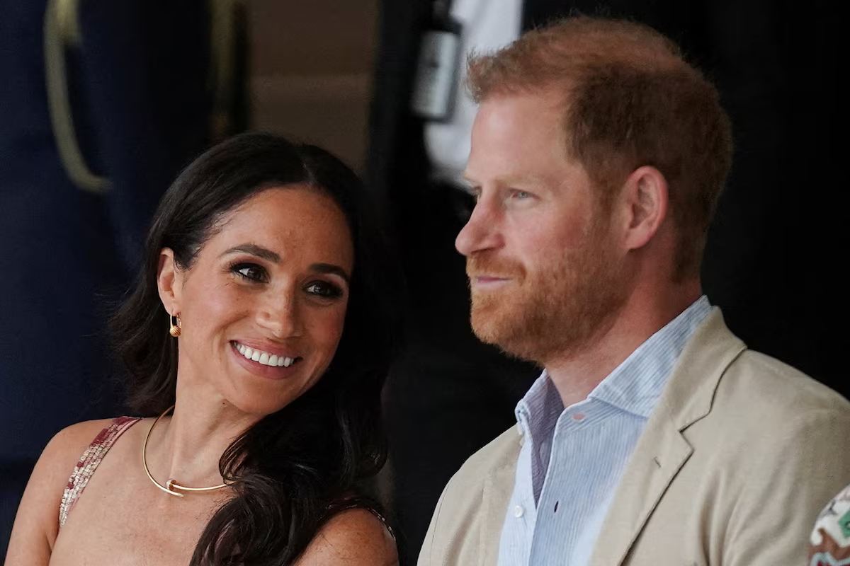 Gia đình Hoàng tử Harry đã trở lại Anh