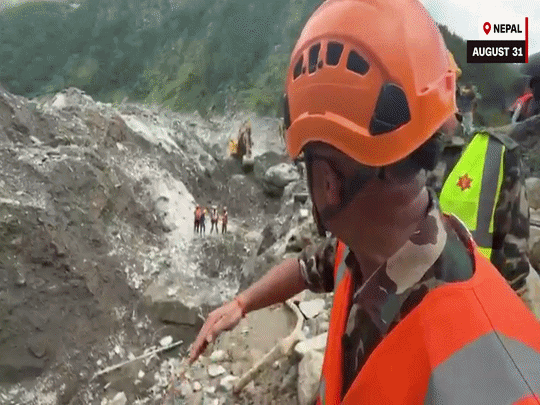 Nepal cho nổ mái hầm nhưng chưa tìm thấy người sống sót