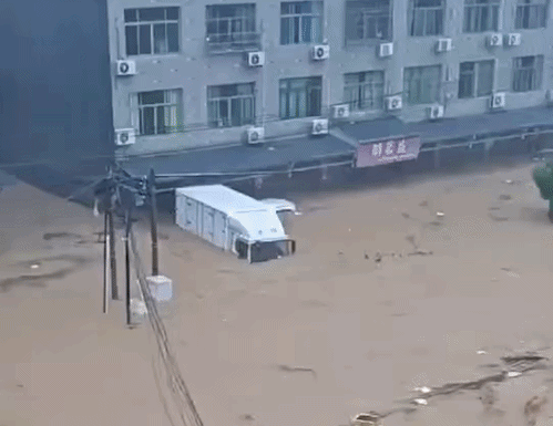 Bão Saudel ‘hồi sinh’, lũ cuồn cuộn nhấn chìm phố xá Trung Quốc