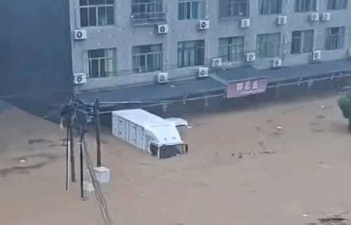 Bão Saudel ‘hồi sinh’, lũ cuồn cuộn nhấn chìm phố xá Trung Quốc