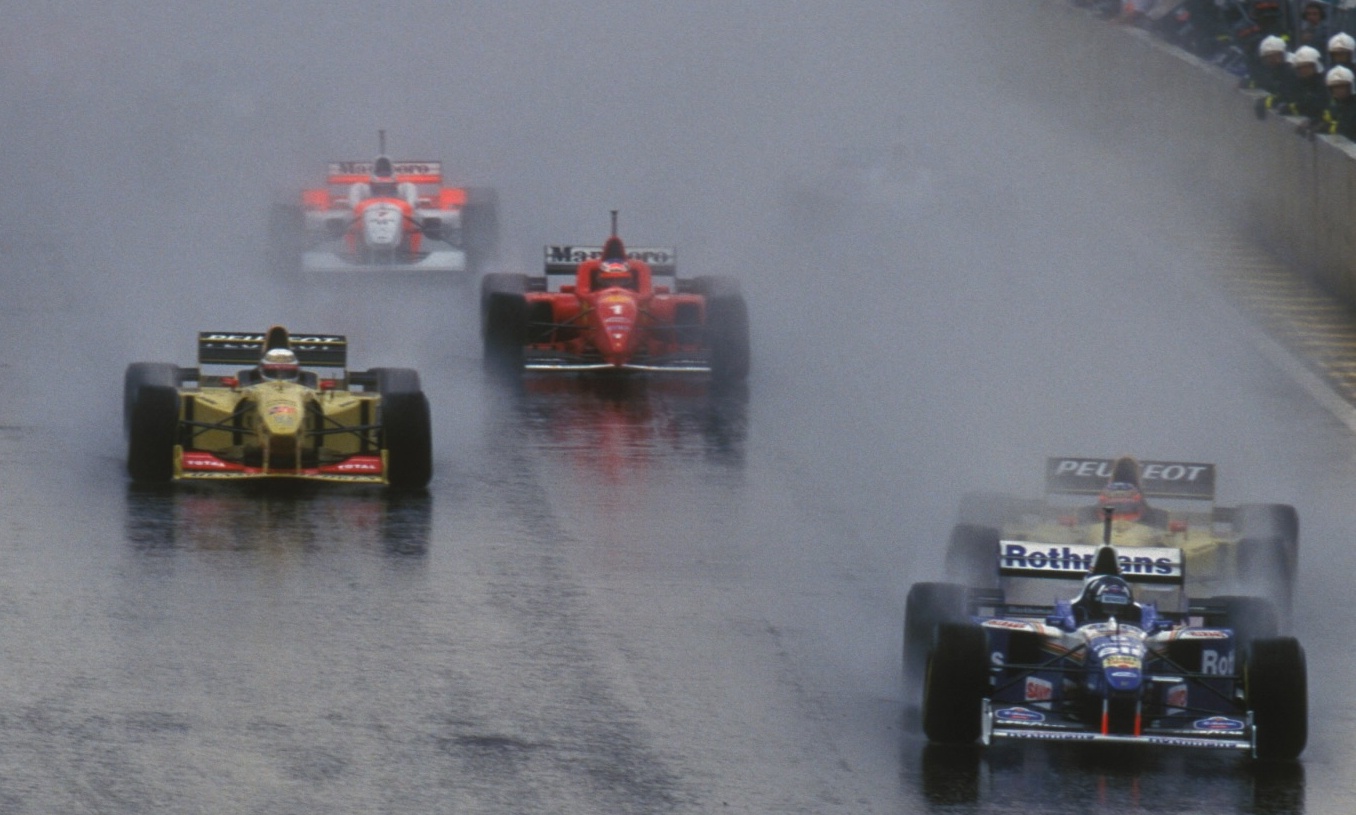 Khói mù đặc quánh Singapore và Malaysia, đe dọa giải F1