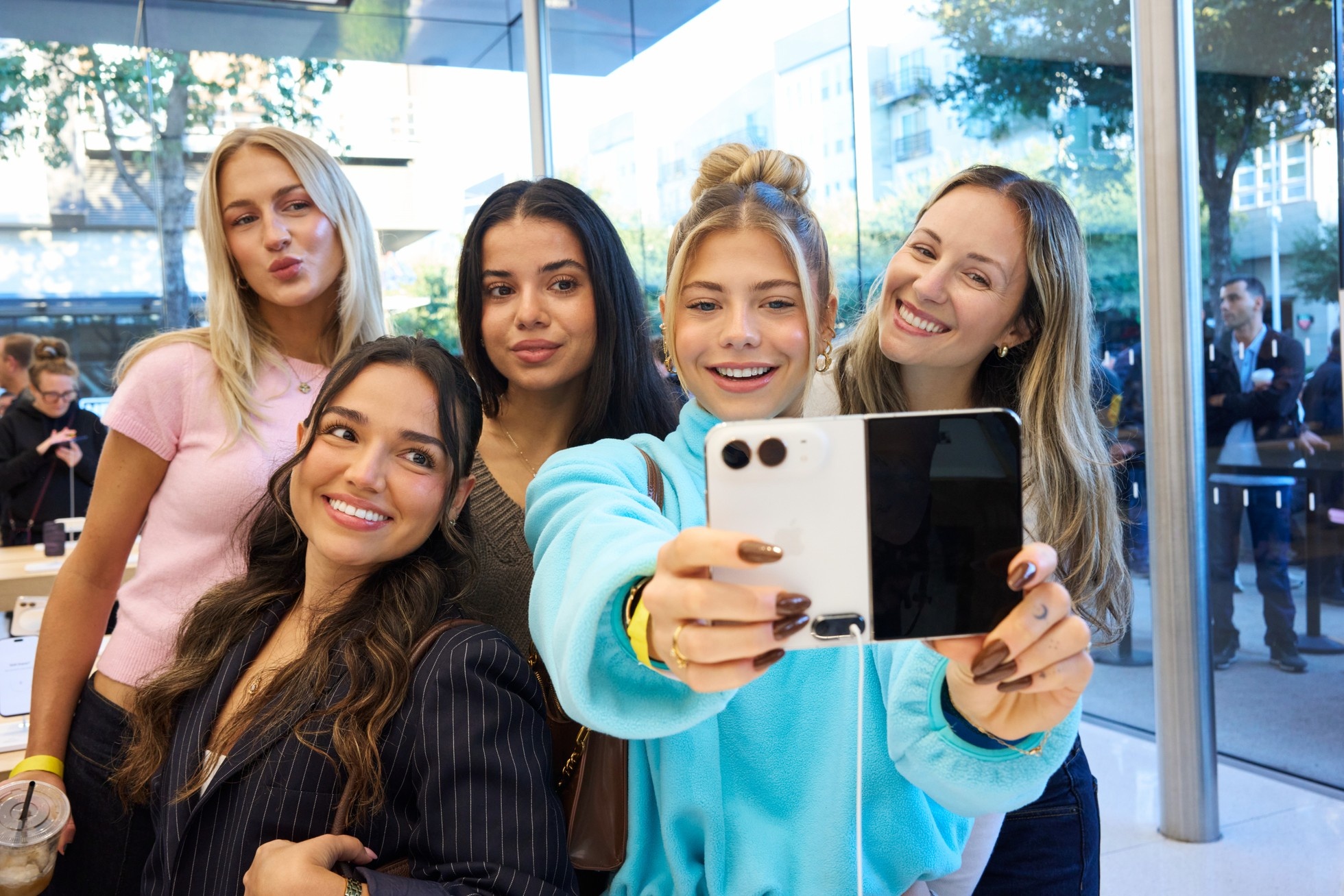 iPhone Duo gây sốt, Apple đối mặt rào cản nguồn cung