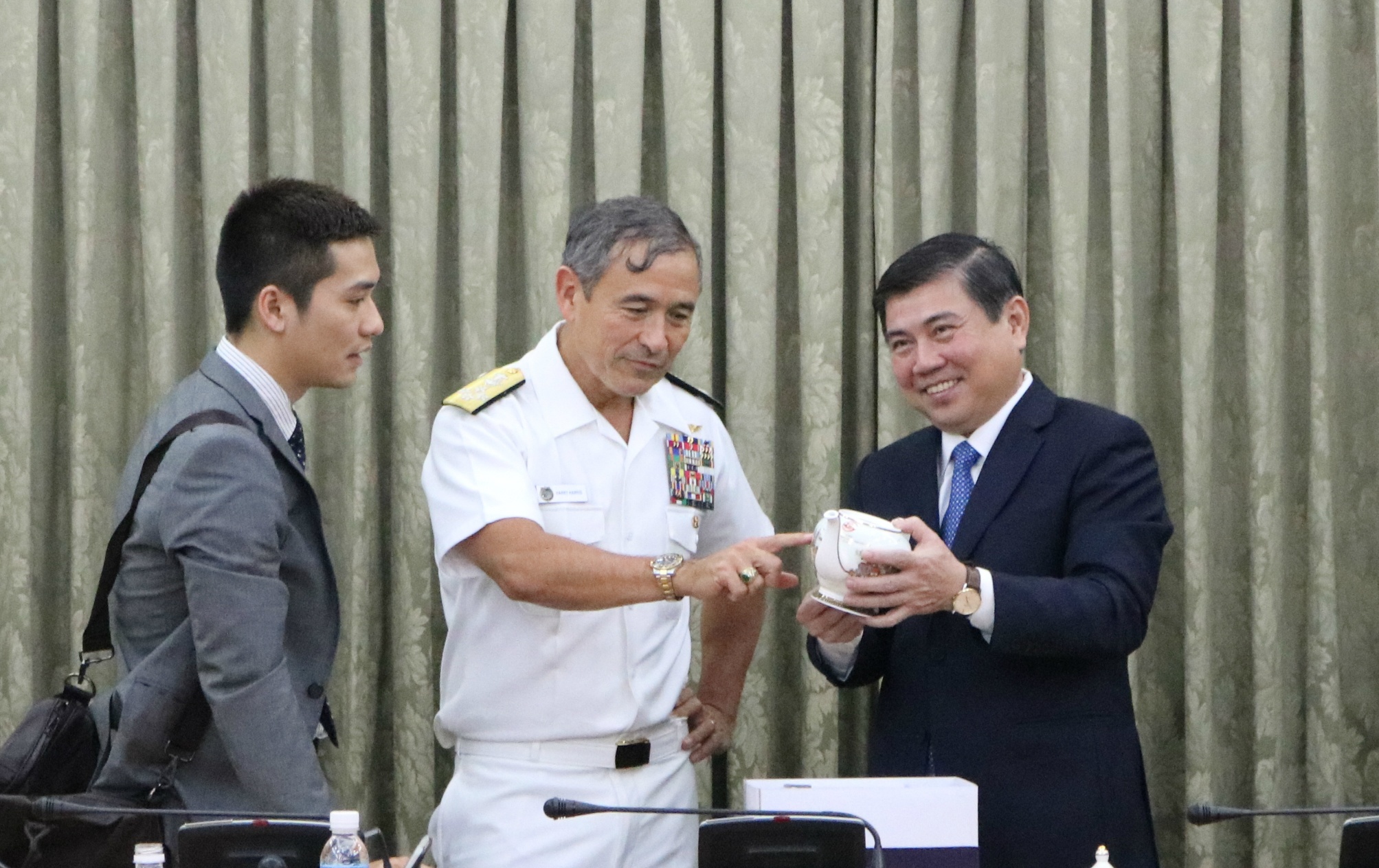 Đô đốc Mỹ đến TP.HCM ảnh 2 Do doc My den TP.HCM anh 2