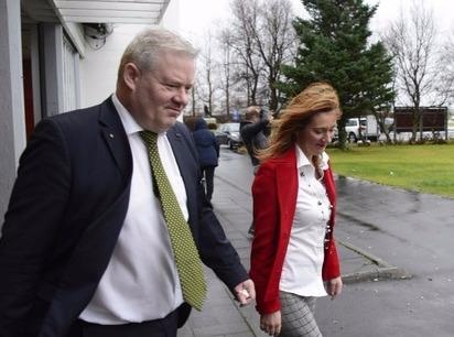 Bi dang Hai tac ap dao, thu tuong Iceland tu chuc hinh anh