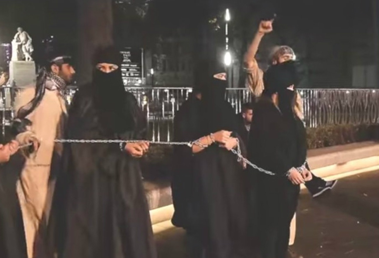 Can canh phien cho dau gia no le tinh duc cua IS hinh anh