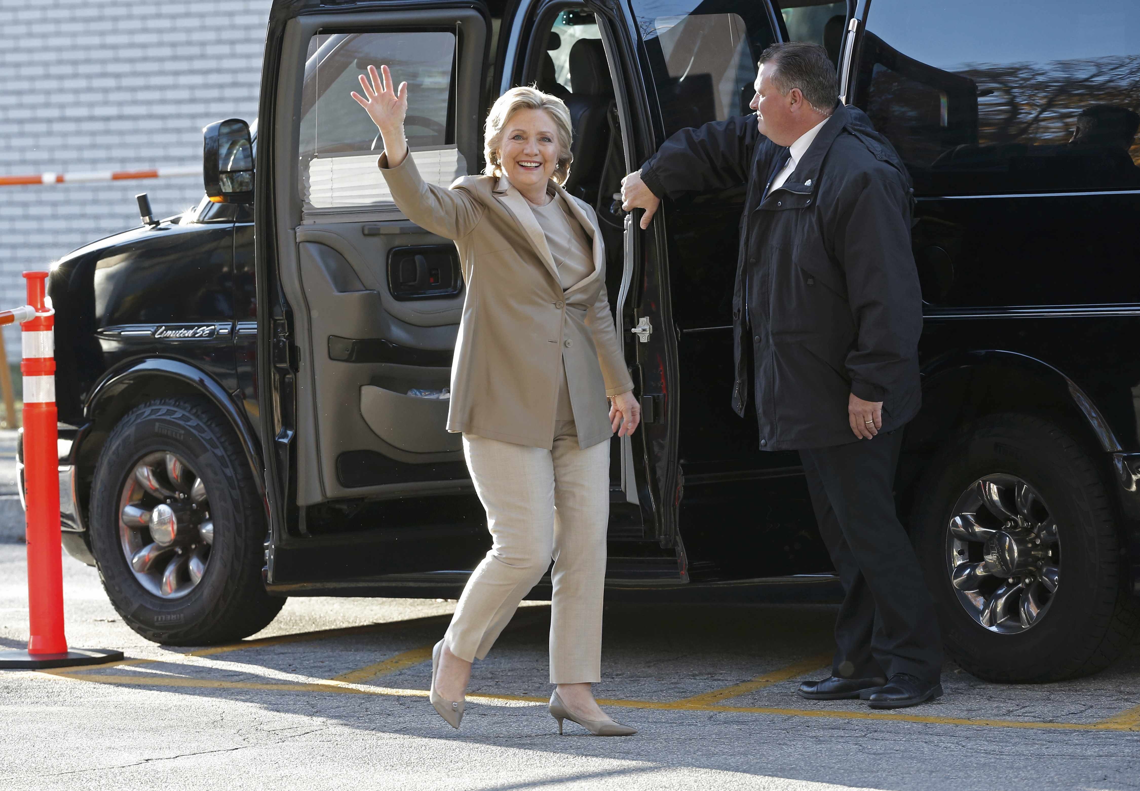 Hillary Clinton di bau cu anh 1