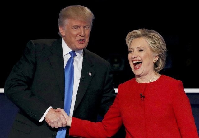 Hillary Clinton dan diem Donald Trump truoc 'ngay phan xet' hinh anh