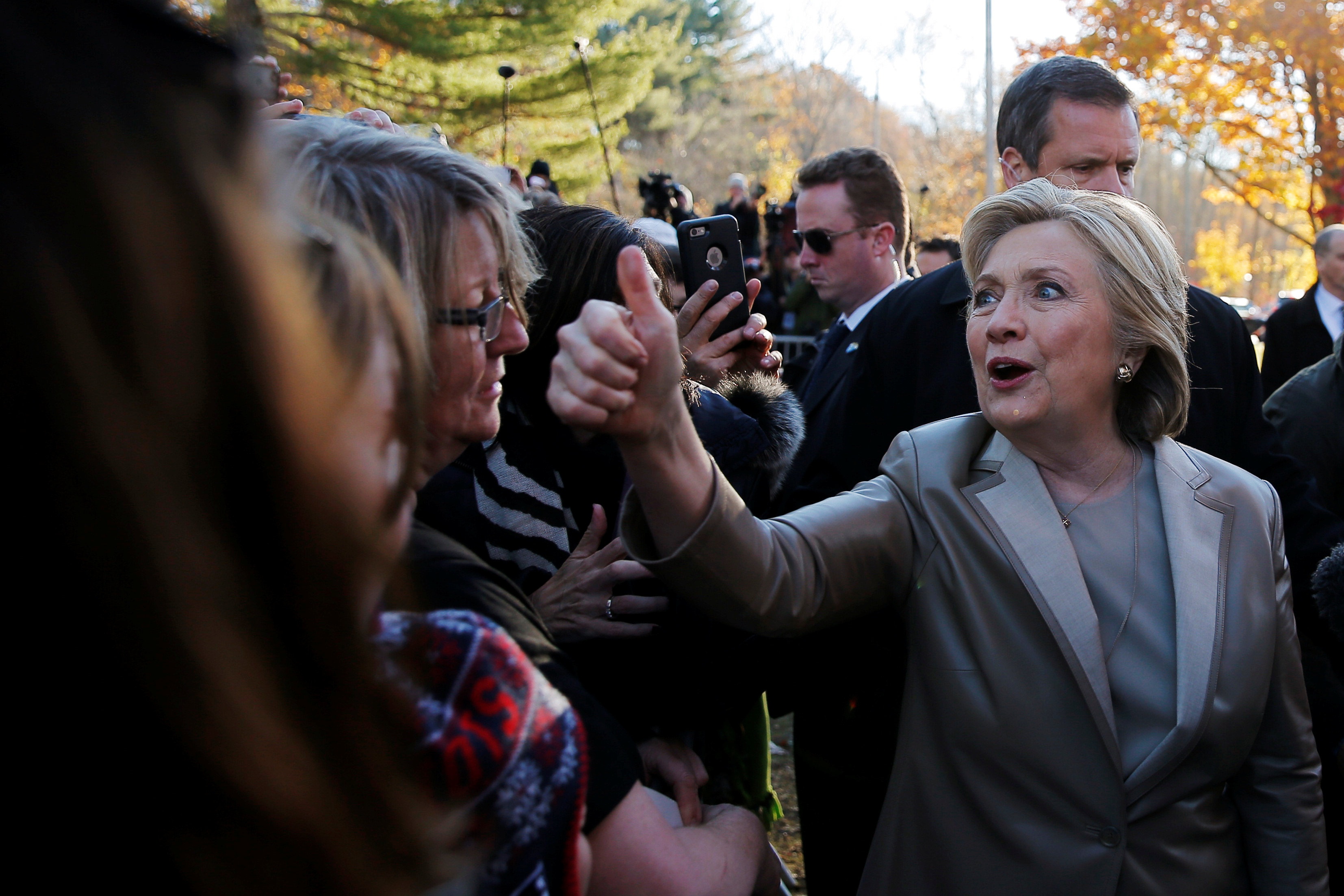 Hillary Clinton di bau cu anh 5