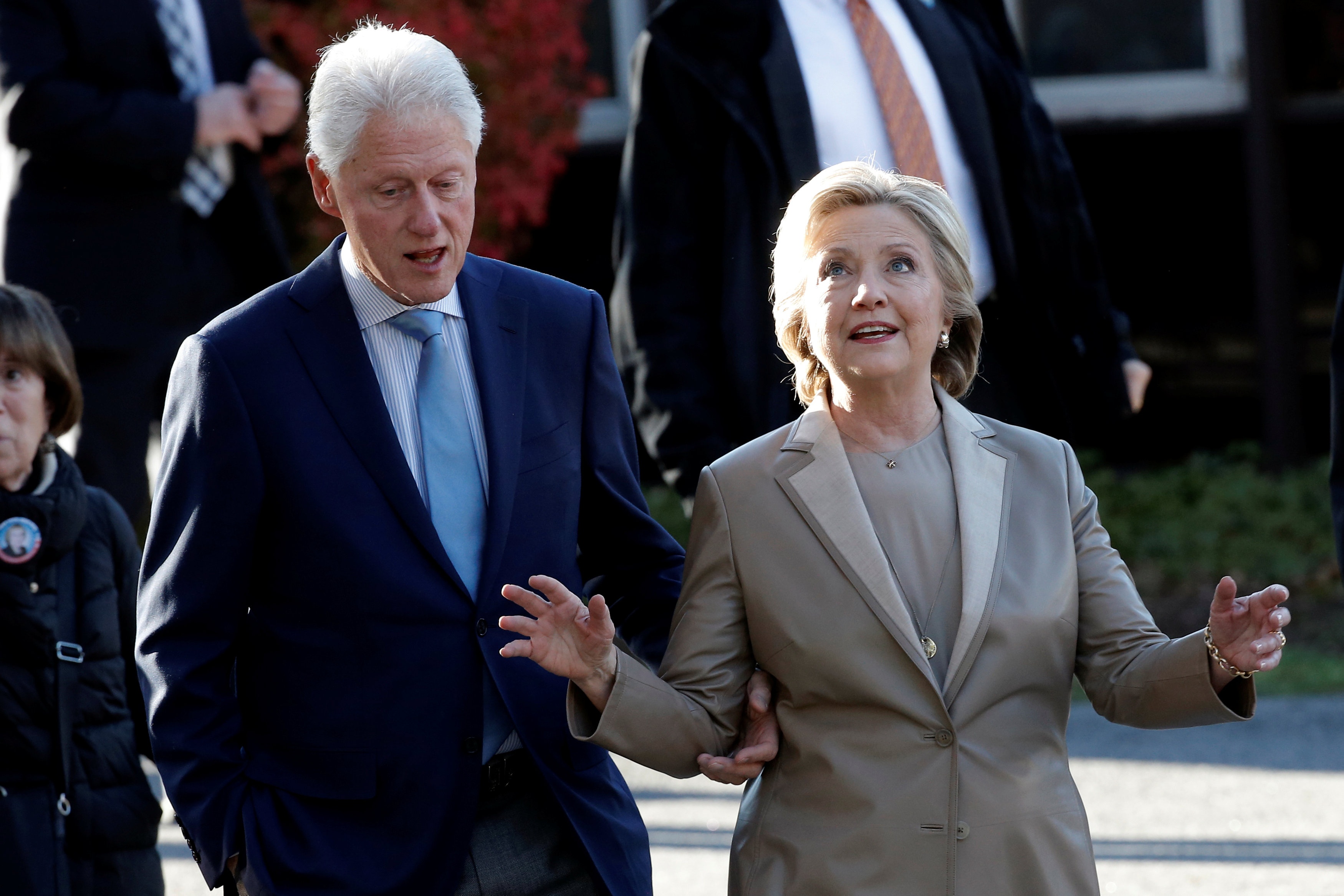 Hillary Clinton di bau cu anh 2