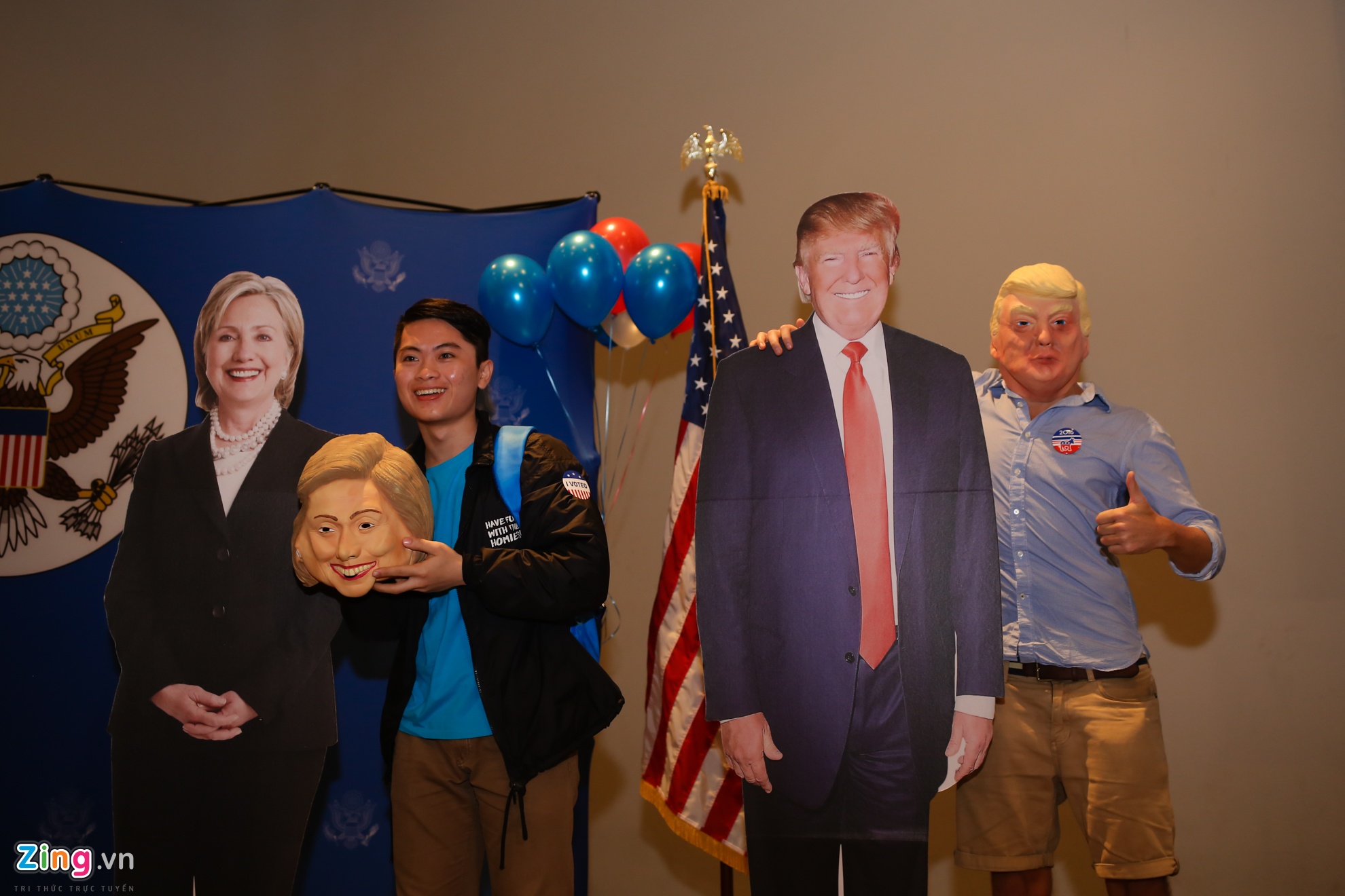 Khong khi theo doi bau cu o Dai su quan My tai Ha anh 10