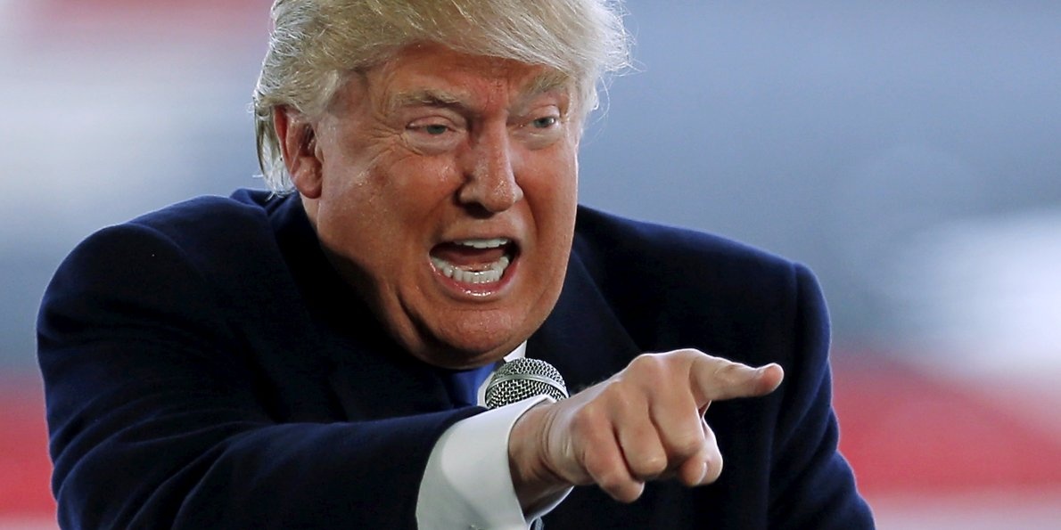 Donald Trump bi to moi bao chi den hop kin roi quat nat hinh anh