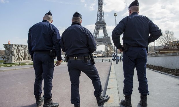 Hai cu ba Qatar bi cuop 5,3 trieu USD tren cao toc Paris hinh anh