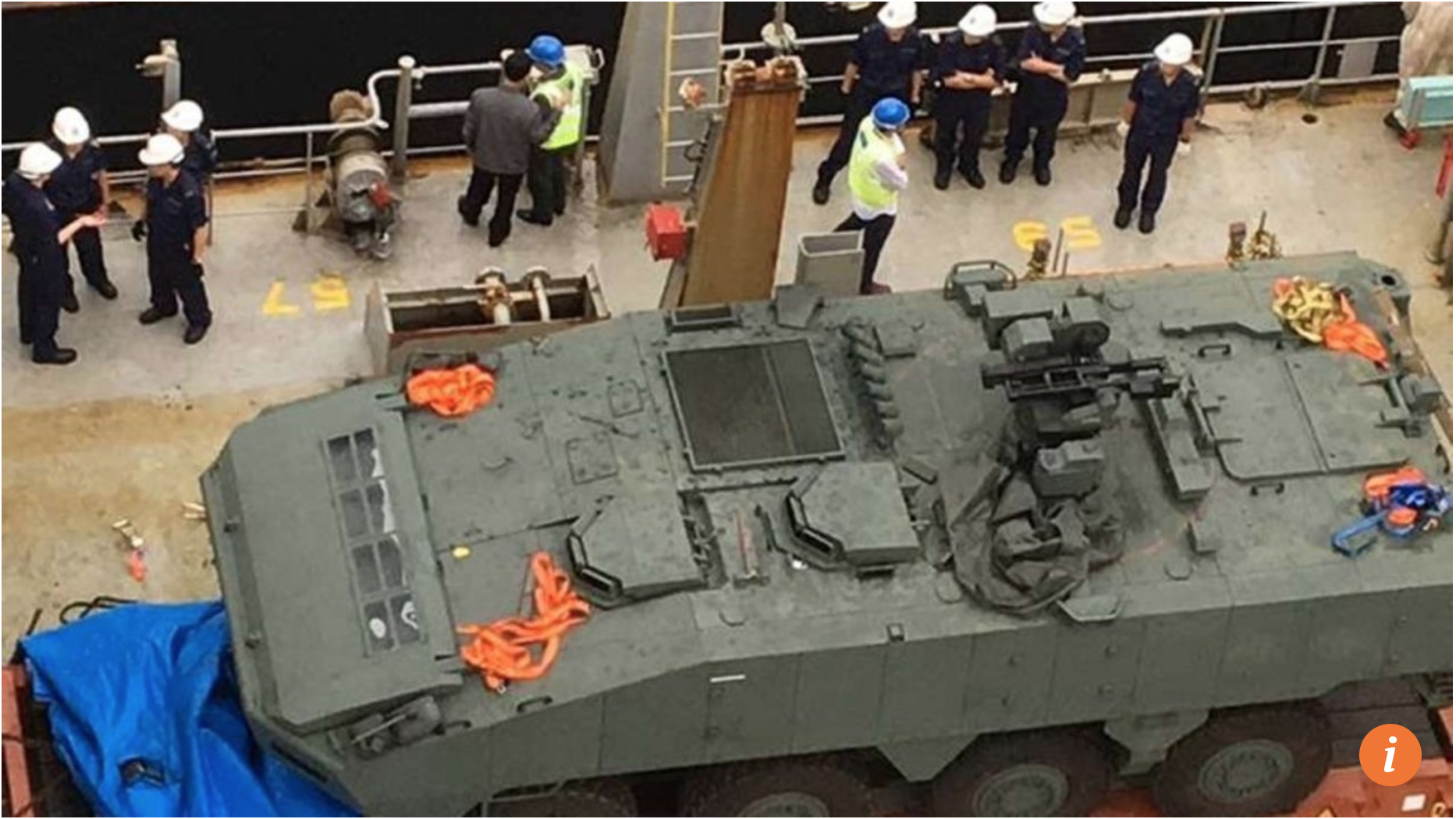 Rac roi quanh 9 xe boc thep bi giu o cang Hong Kong hinh anh