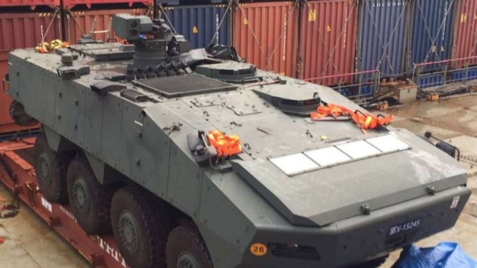 Xe boc thep bi giu tai Hong Kong anh 2