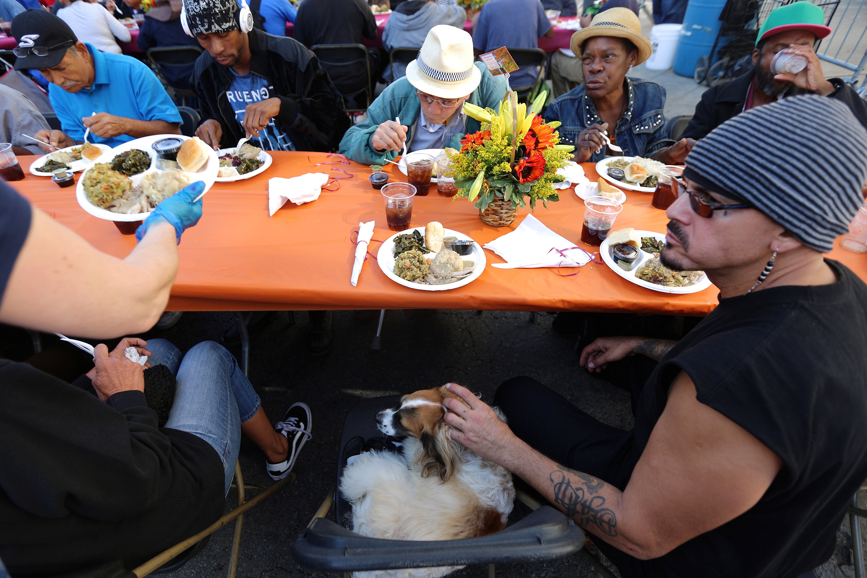 Mua sam trong ngay Black Friday anh 4