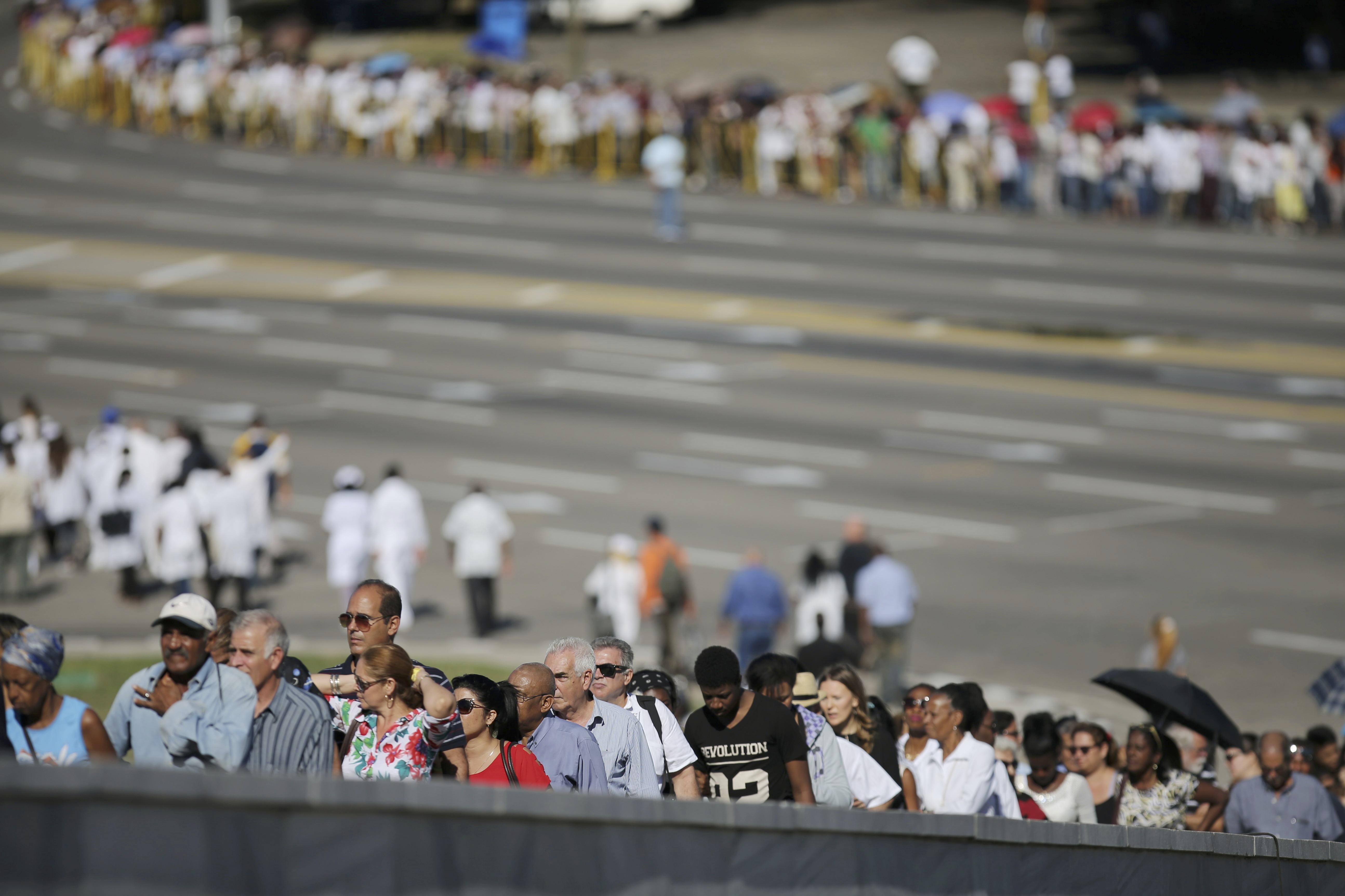 Fidel Castro qua doi anh 4