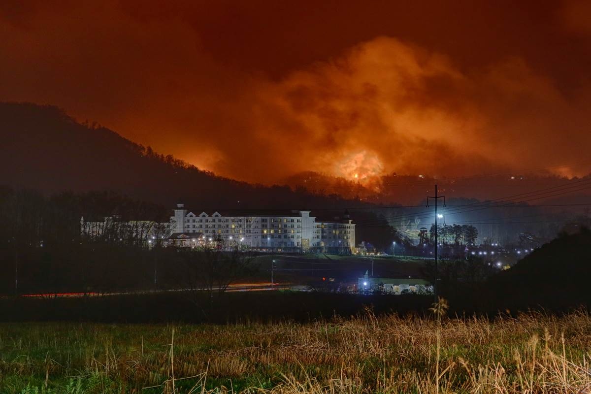 Chay lon o My, hang nghin nguoi so tan hinh anh