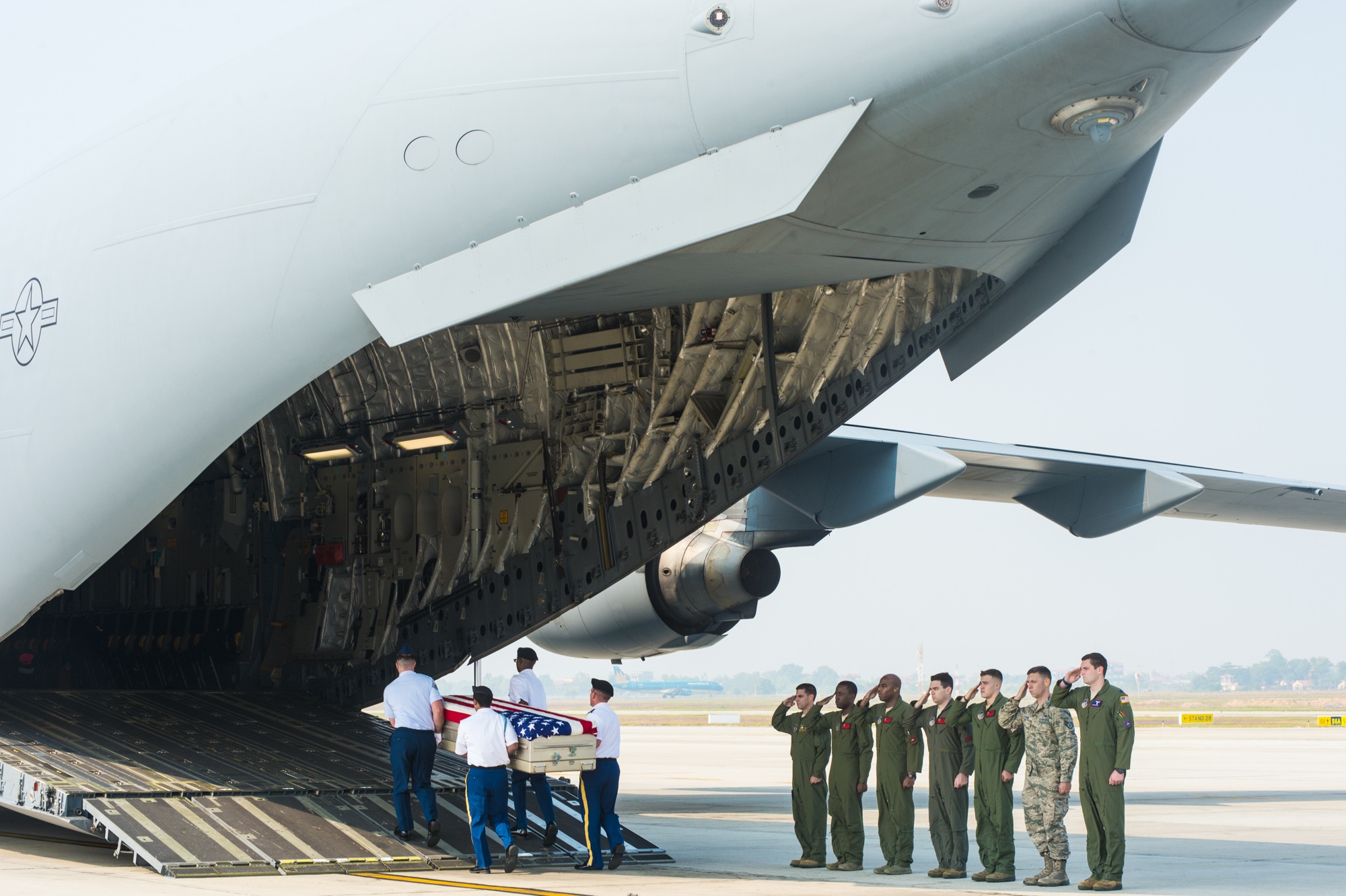 Dua hai cot linh My ve nuoc anh 1