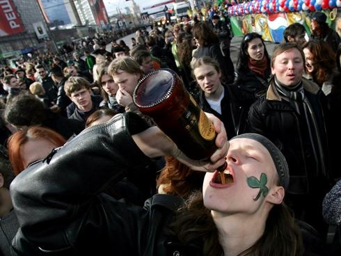 41 nguoi Nga tu vong vi uong sua tam thay ruou hinh anh