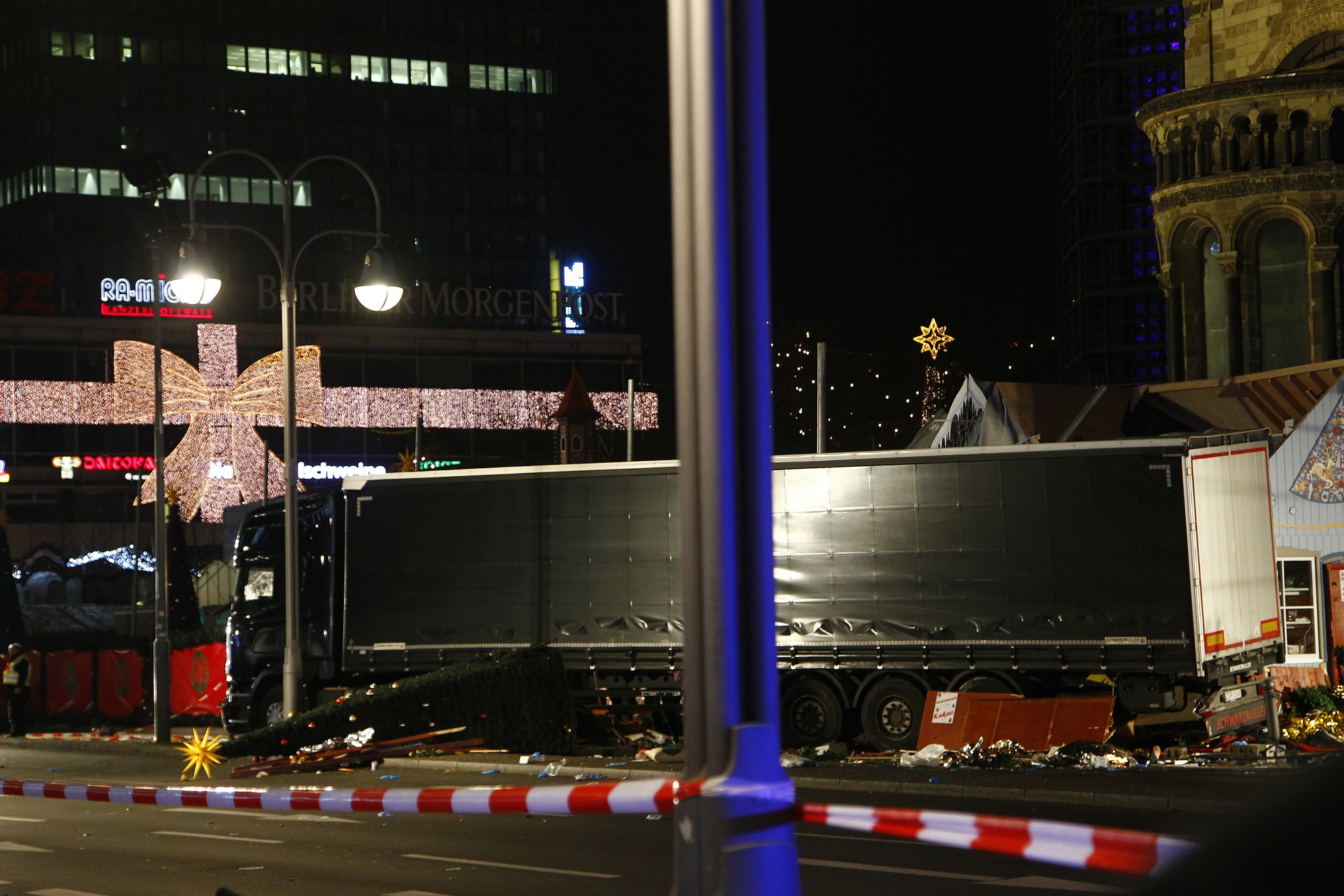 Xe tai dam vao cho o Duc anh 1