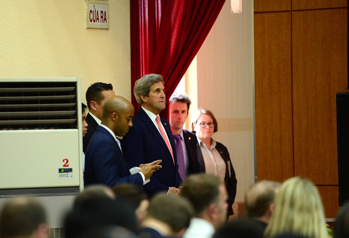 John Kerry đến TP.HCM ảnh 6 John Kerry den TP.HCM anh 6