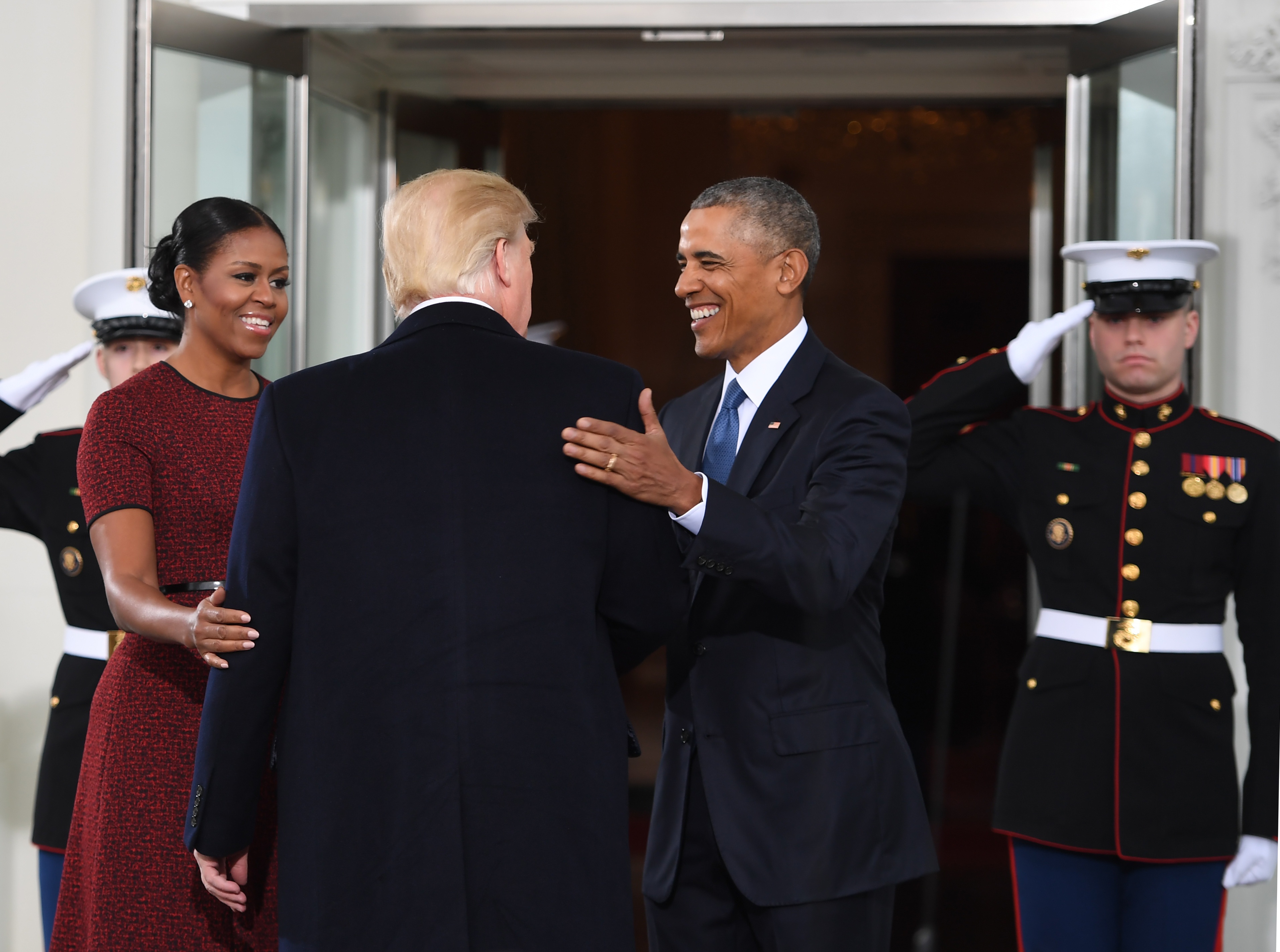 Gia dinh Obama don gia dinh Trump o Nha Trang hinh anh