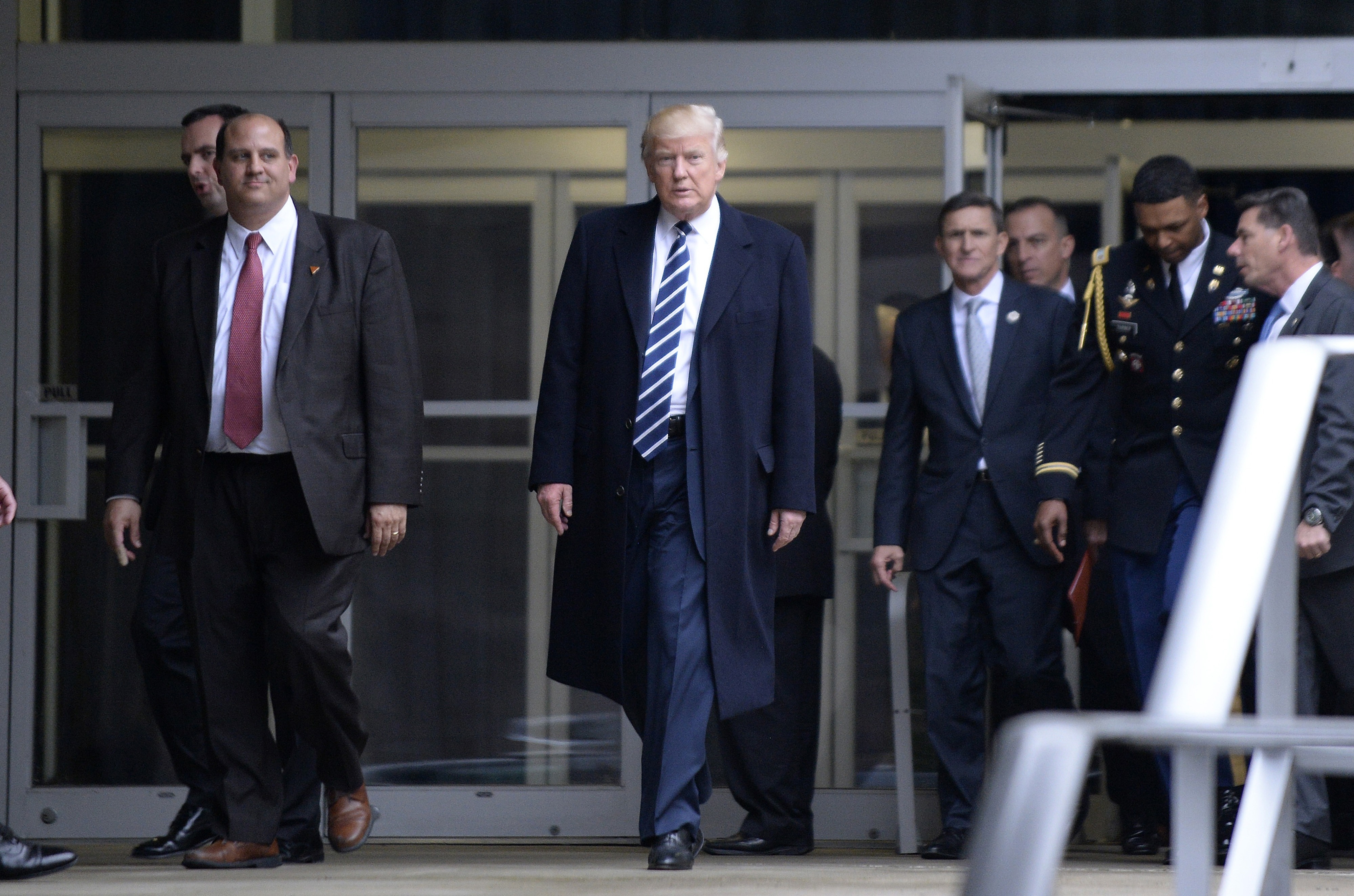 3 ngay sau khi nham chuc, Trump co giu dung loi hua? hinh anh