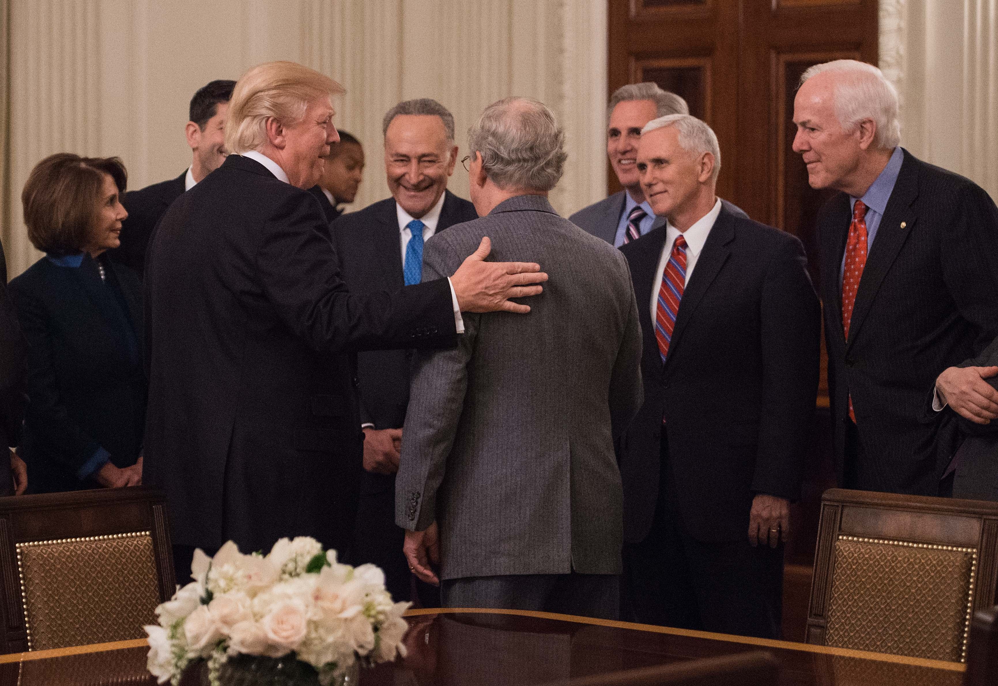 Mot tuan Donald Trump lam tong thong anh 6