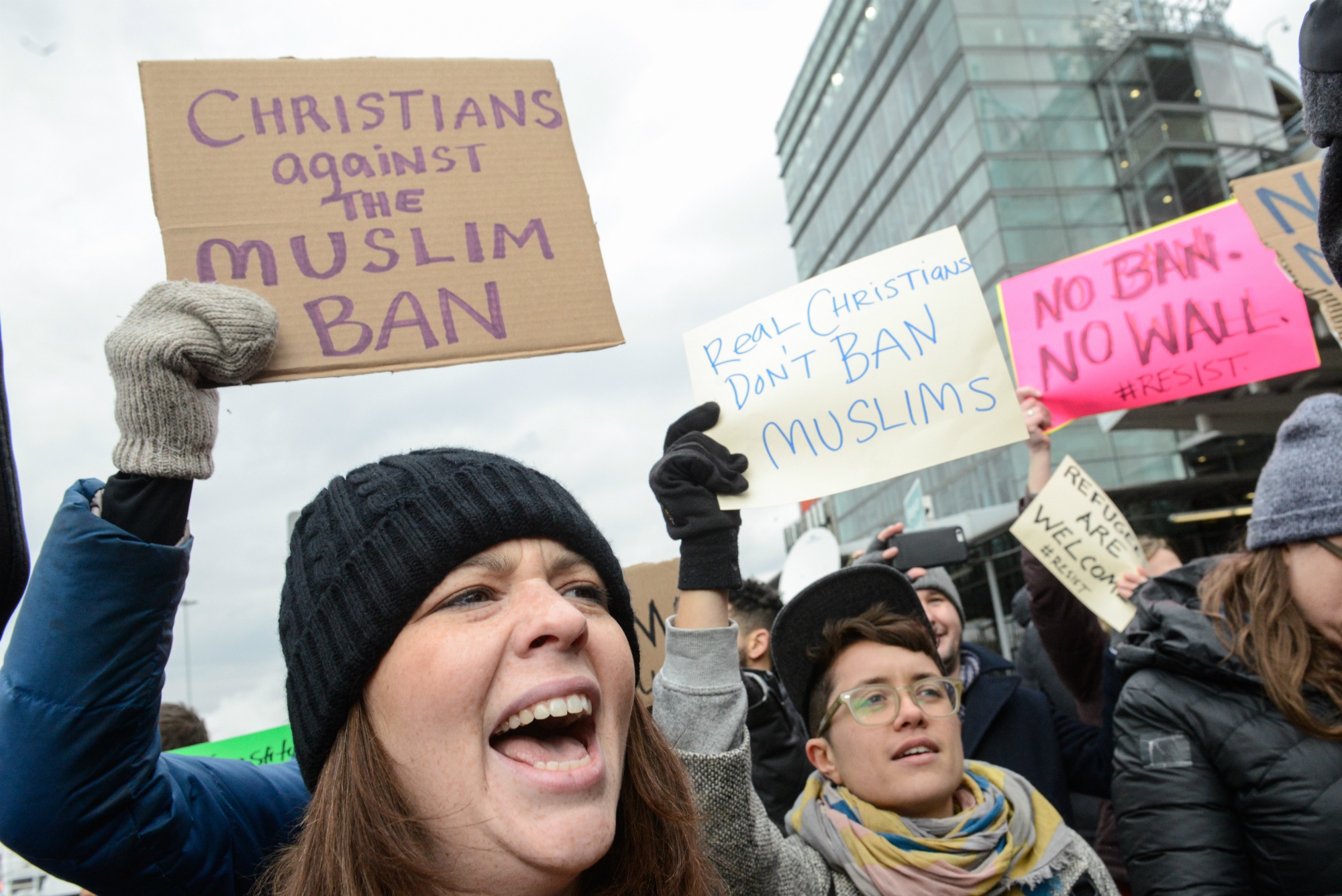 Trump cấm người 7 nước nhập cư vào Mỹ ảnh 3 Trump cam nguoi 7 nuoc nhap cu vao My anh 3