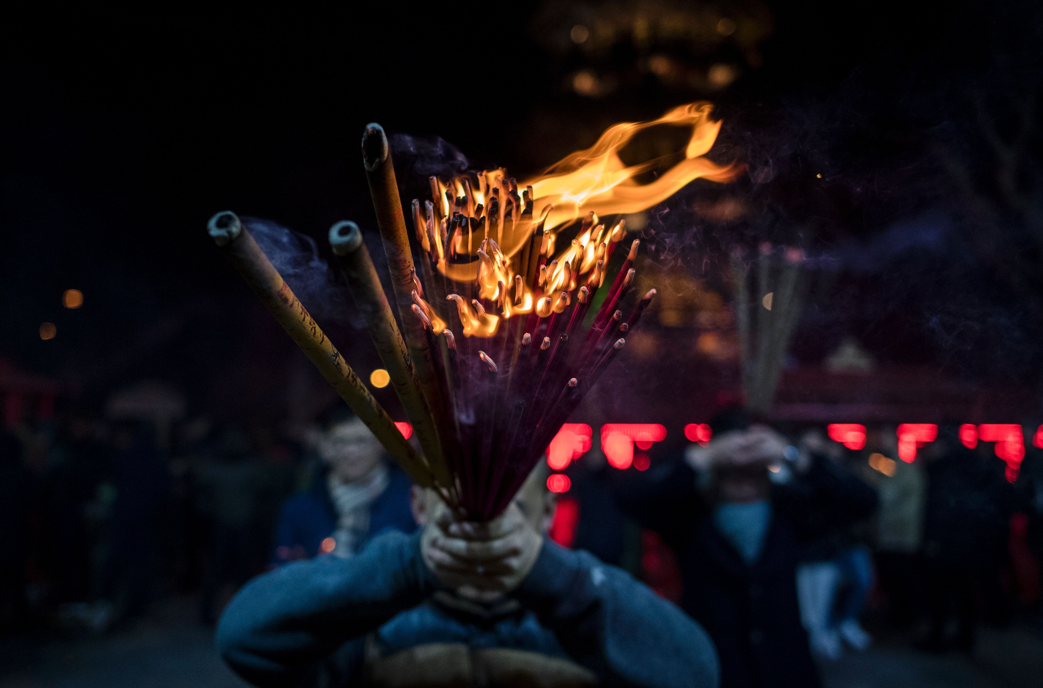 Chen chuc, so tuong cau may trong mua le hoi o chau A hinh anh