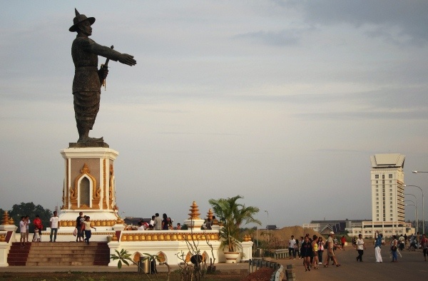 Ho tro dua thi hai nguoi Viet Nam bi sat hai o Lao ve nuoc hinh anh