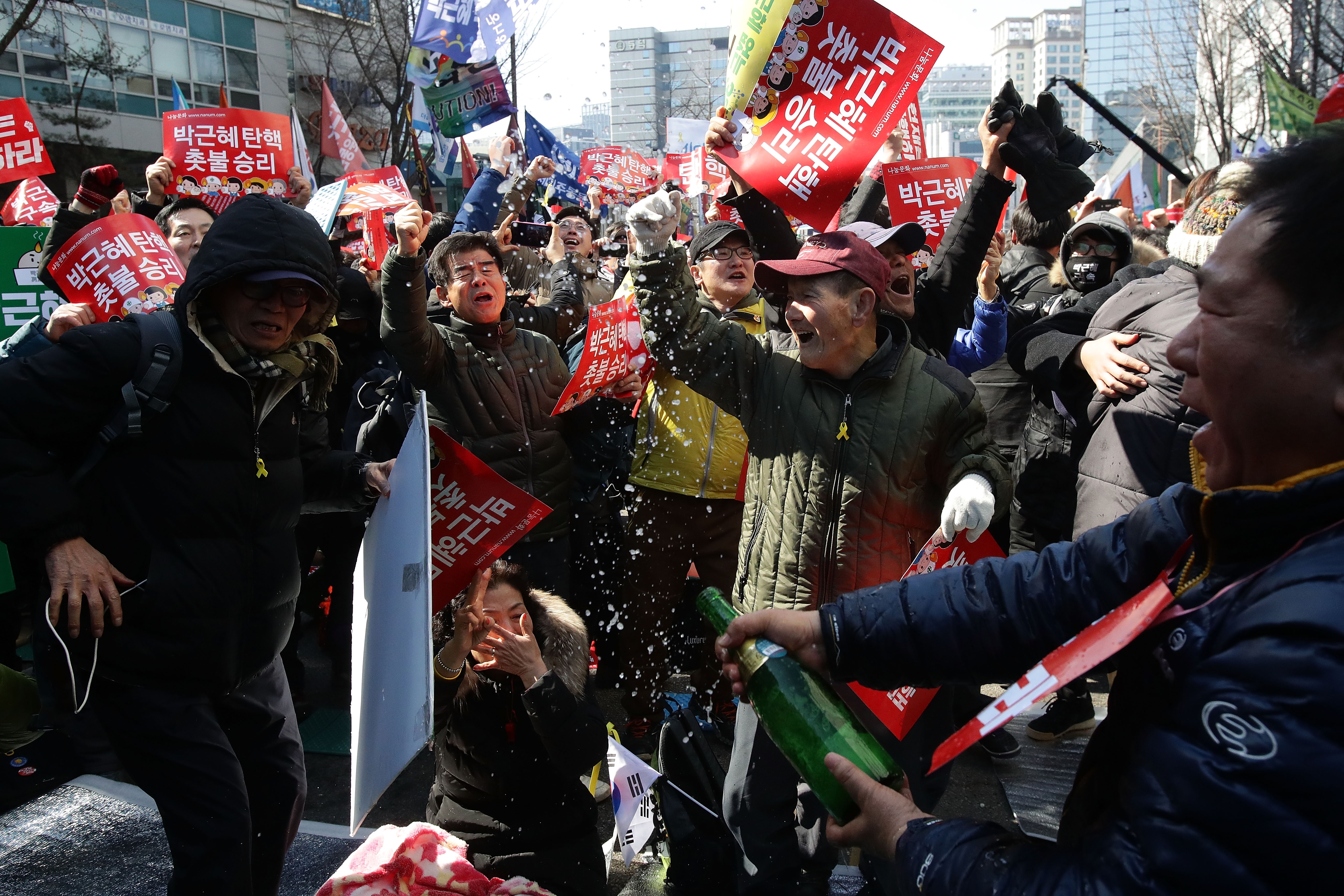 Tong thong Han bi phe truat anh 3