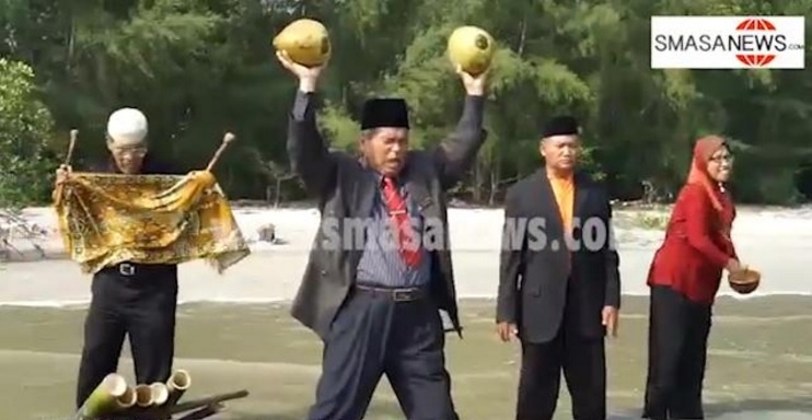 Phap su Malaysia lap dan cau an giua cang thang voi Trieu Tien hinh anh