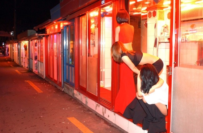 Pho den do 60 nam tuoi cua Seoul sap lui vao di vang hinh anh